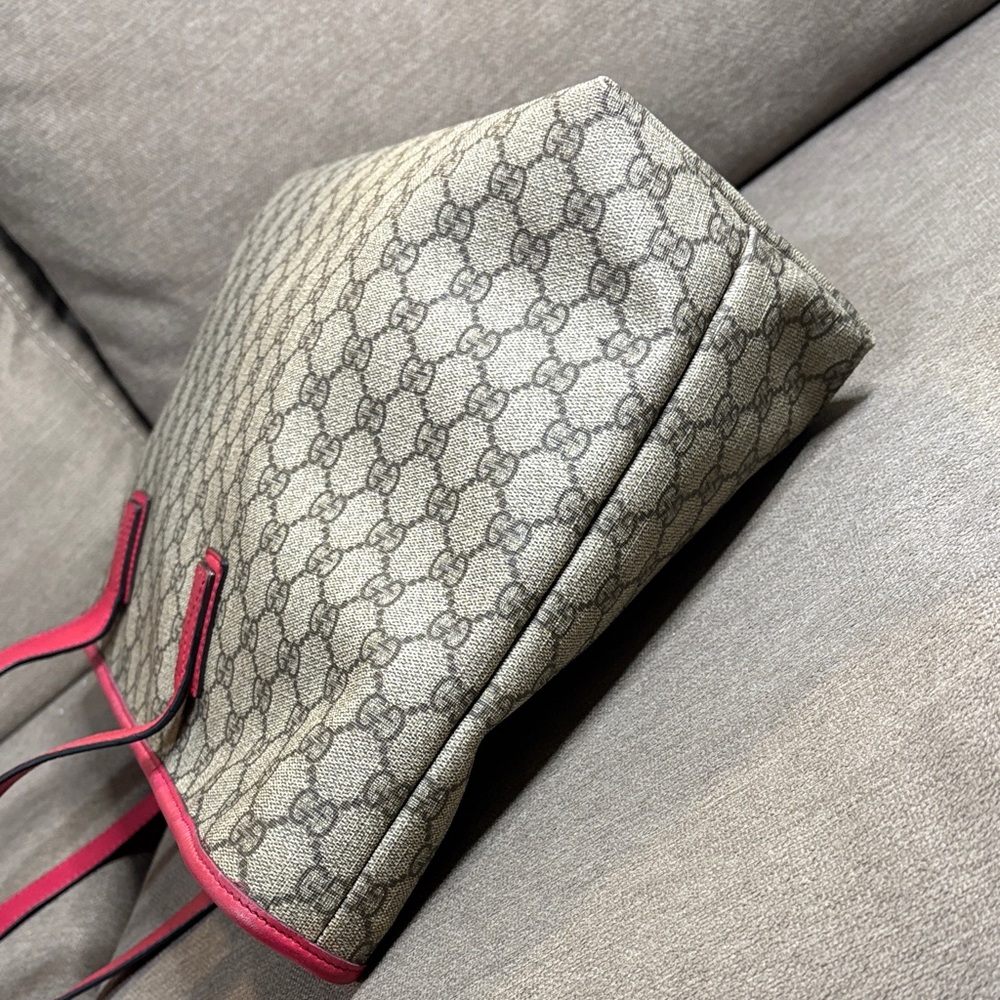 Gucci Beige GG Supreme Joy Tote with Pink Trim - Picture 8 of 15